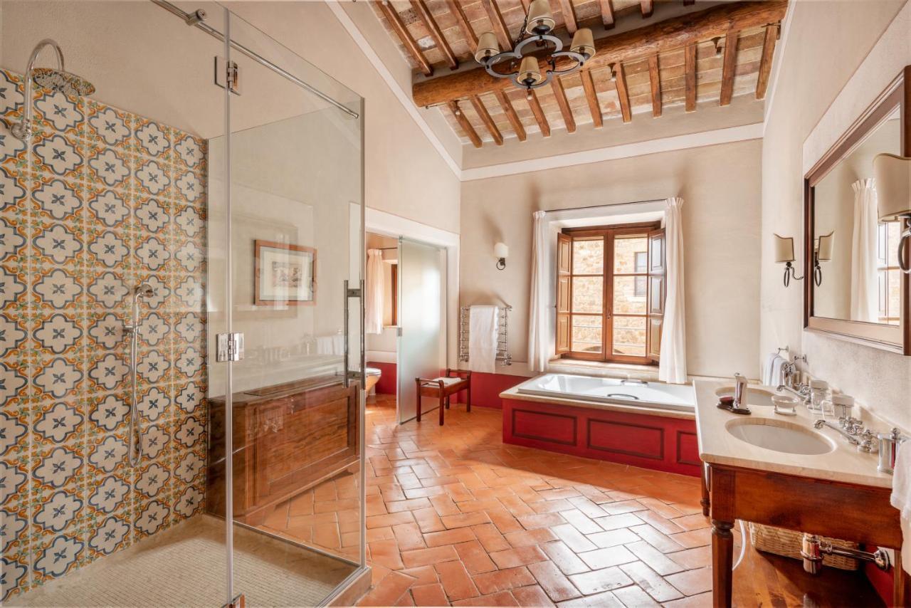 Castello Banfi - Il Borgo - Relais Et Chateaux Poggio alle Mura Zewnętrze zdjęcie