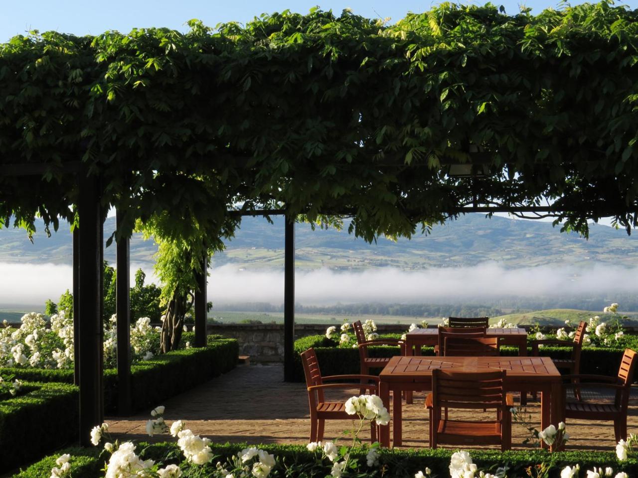 Castello Banfi - Il Borgo - Relais Et Chateaux Poggio alle Mura Zewnętrze zdjęcie