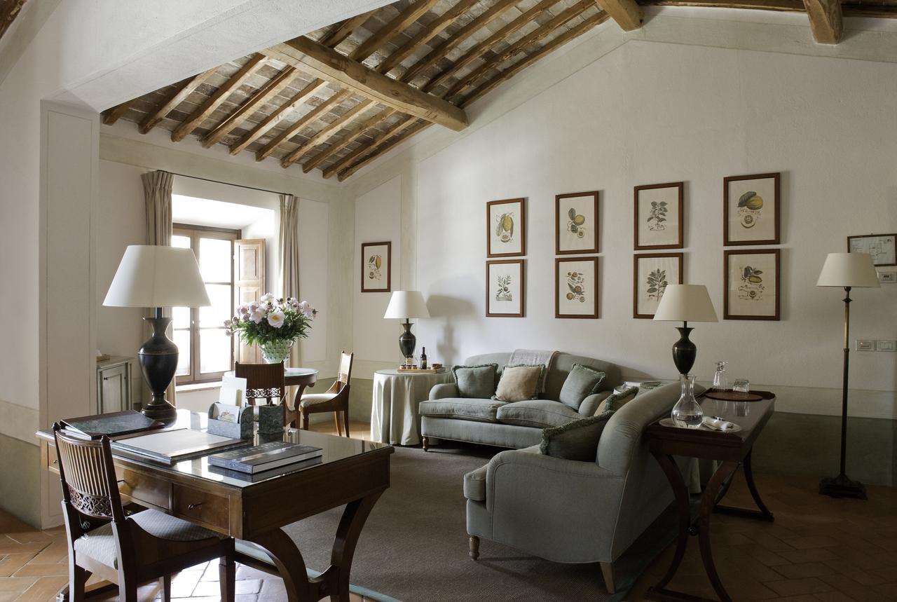 Castello Banfi - Il Borgo - Relais Et Chateaux Poggio alle Mura Zewnętrze zdjęcie