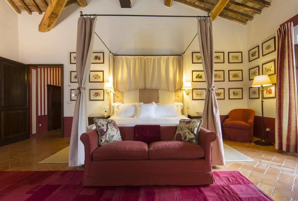 Castello Banfi - Il Borgo - Relais Et Chateaux Poggio alle Mura Zewnętrze zdjęcie