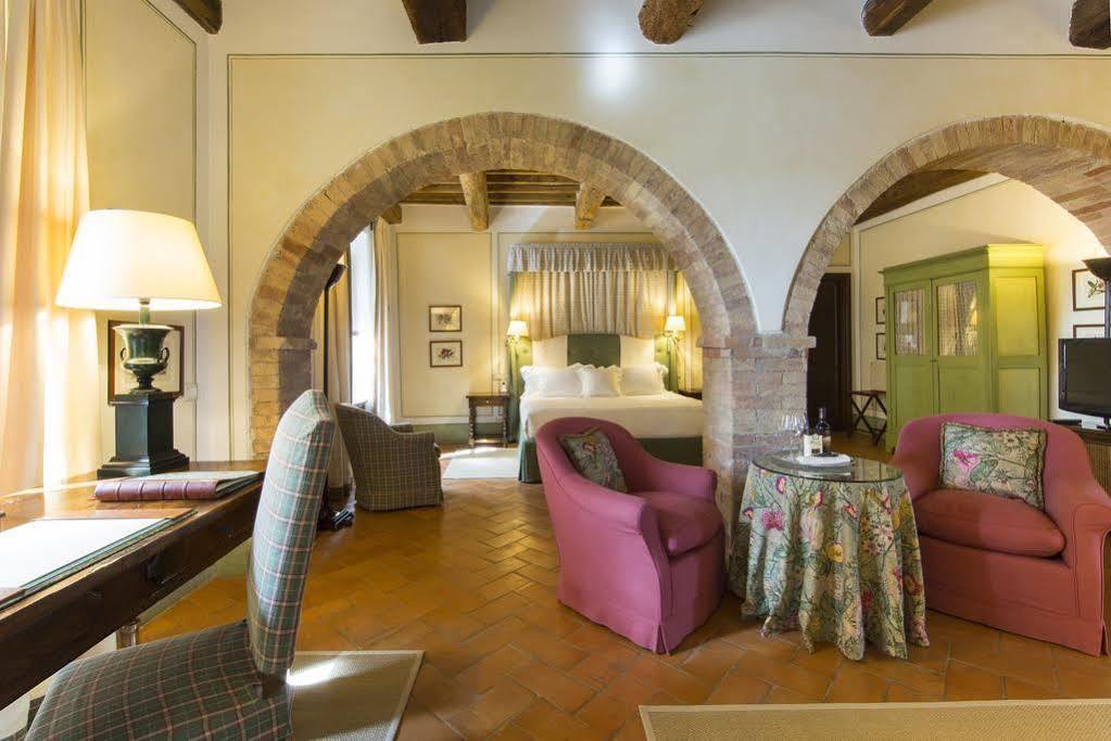 Hotel Castello Banfi - Il Borgo - Relais Et Chateaux Poggio alle Mura Zewnętrze zdjęcie