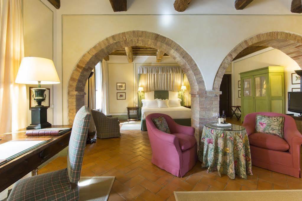 Castello Banfi - Il Borgo - Relais Et Chateaux Poggio alle Mura Zewnętrze zdjęcie