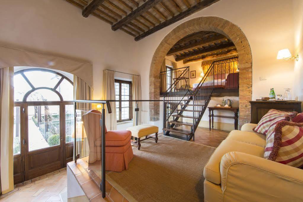 Castello Banfi - Il Borgo - Relais Et Chateaux Poggio alle Mura Zewnętrze zdjęcie