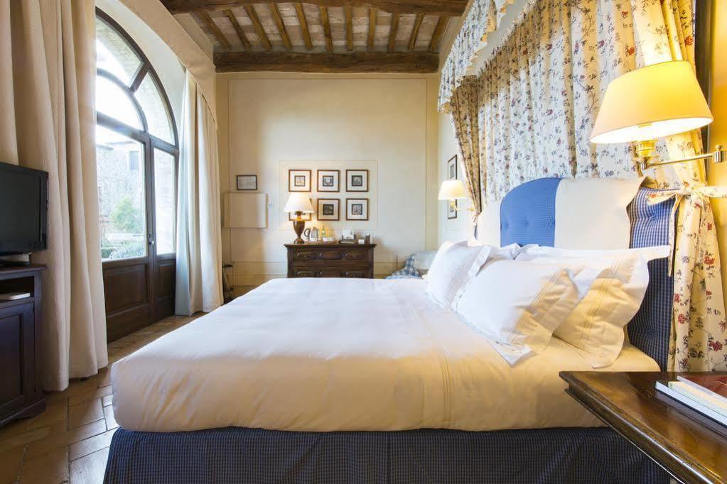 Castello Banfi - Il Borgo - Relais Et Chateaux Poggio alle Mura Zewnętrze zdjęcie