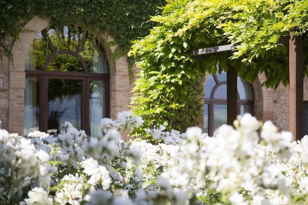 Castello Banfi - Il Borgo - Relais Et Chateaux Poggio alle Mura Zewnętrze zdjęcie